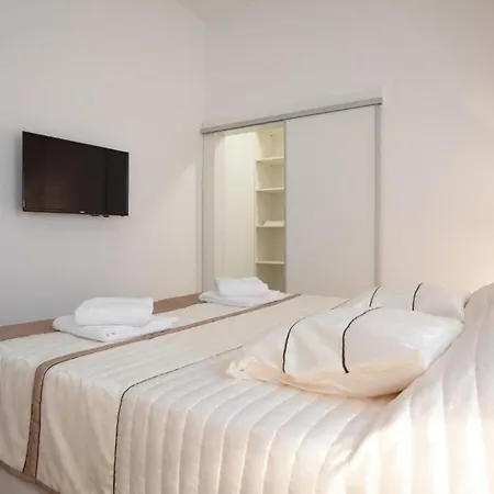 Pjero Apartment *